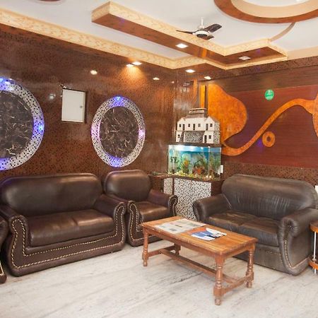 Oyo 343 Pop Life Hotel Banke Kültér fotó
