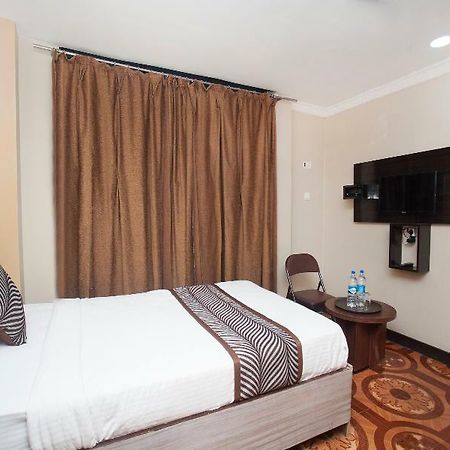 Oyo 343 Pop Life Hotel Banke Kültér fotó